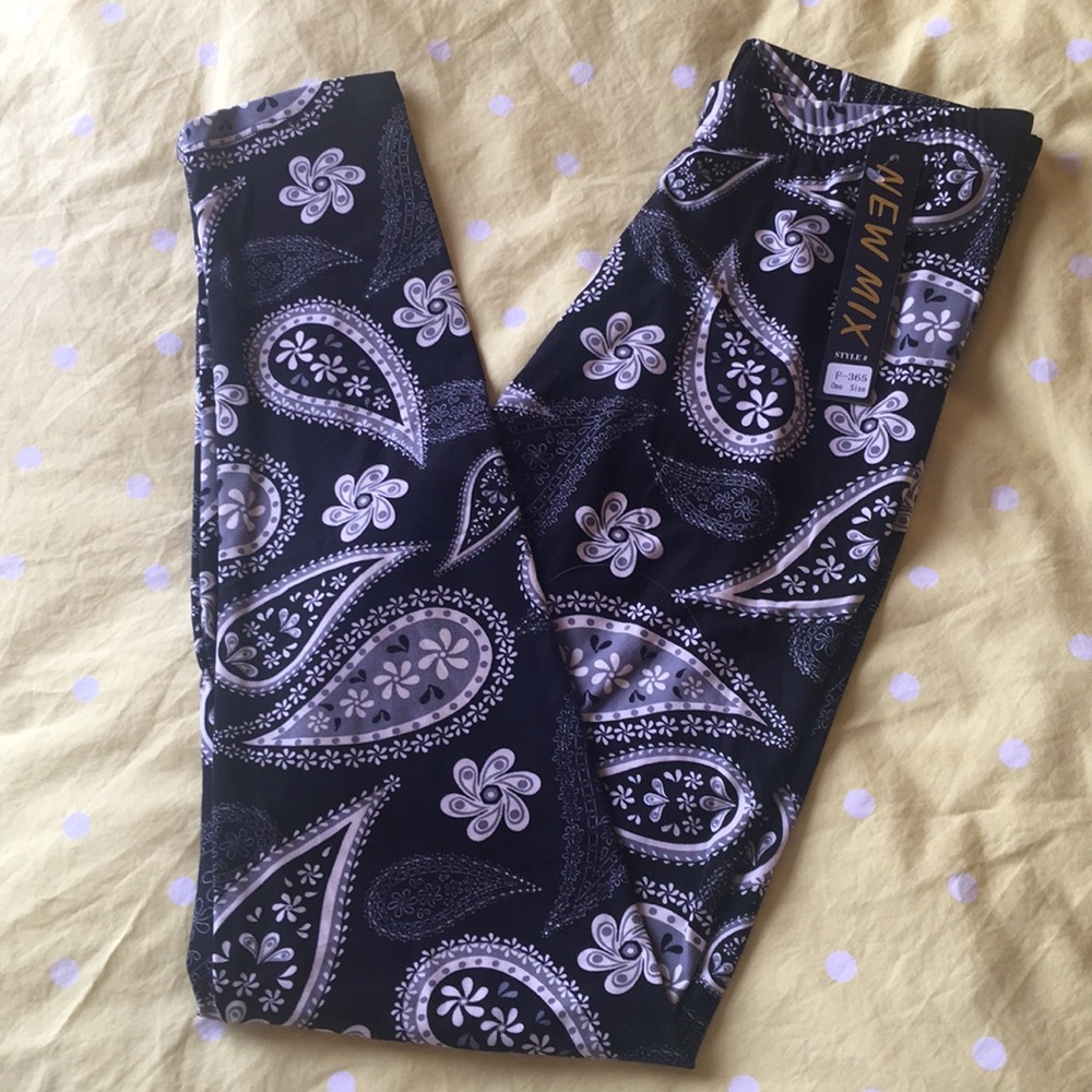 NWT Super Soft Black & White Leggings
